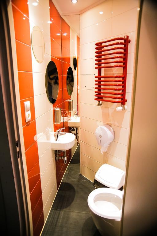 Greg&Tom Party Hostel Красков Екстериор снимка