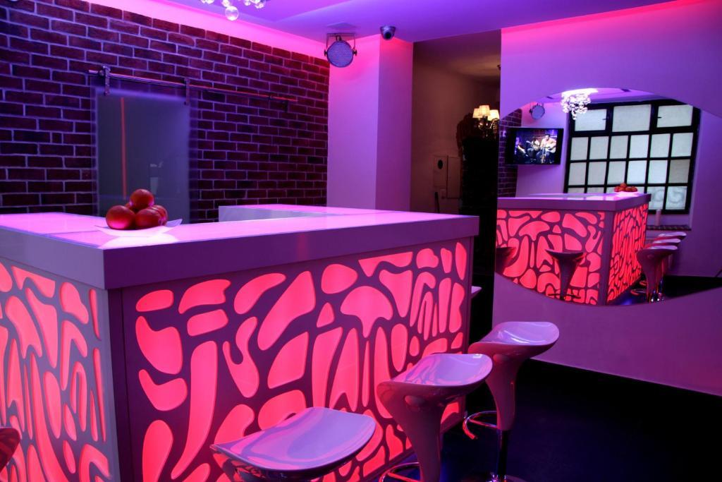 Greg&Tom Party Hostel Красков Екстериор снимка